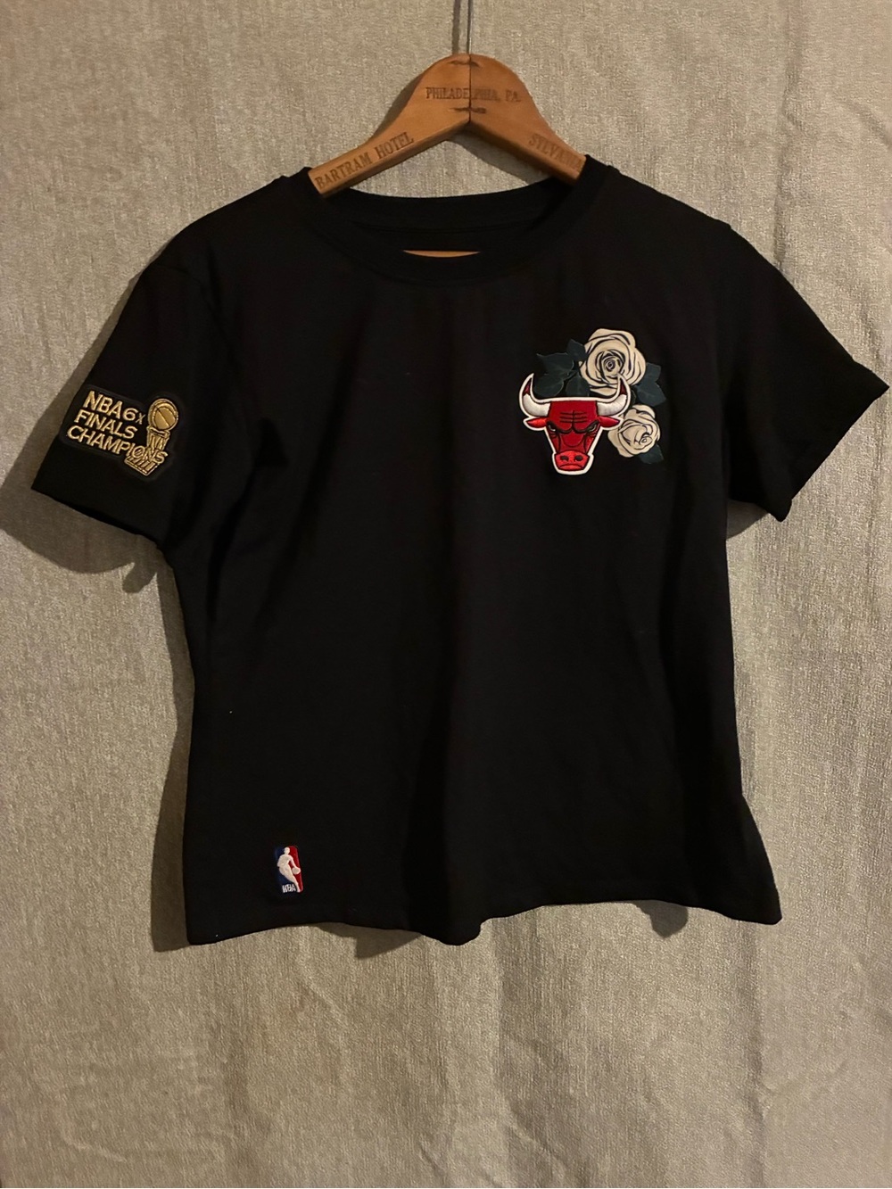 Chicago Bulls Black Logo Tee with Floral Accent size M